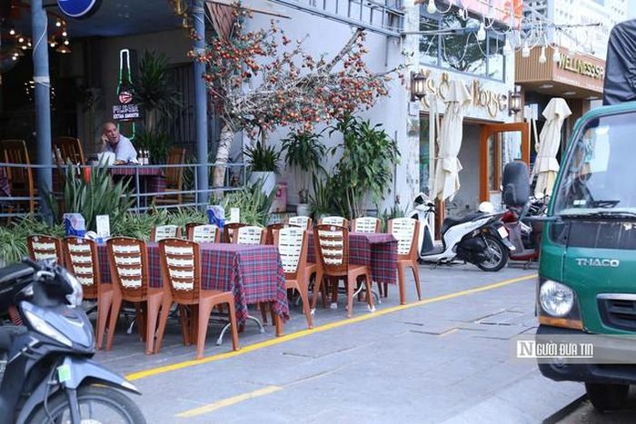 Quy Nhơn không cấm buôn bán trên vỉa hè mà chọn việc bố trí hài hòa giữa lối đi cho người dân và hoạt động kinh doanh dịch vụ.