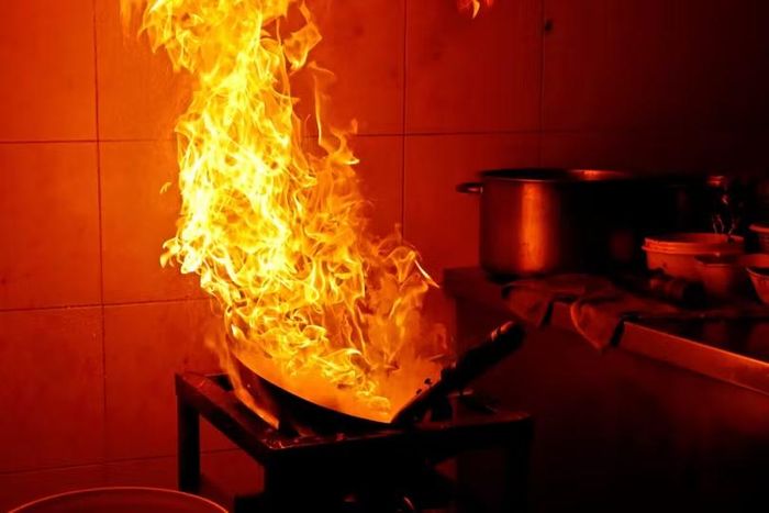 Hệ thống mới sử dụng sóng hạ âm khoảng 20 Hz để tác động lên ngọn lửa thay vì phun nước hoặc hóa chất. Ảnh: Getty.