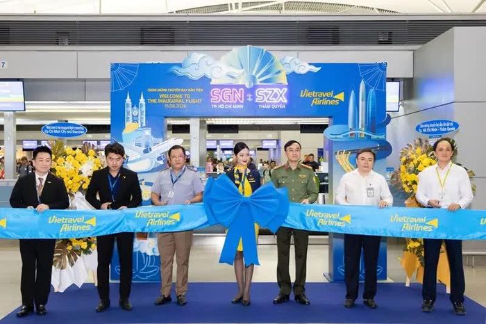 Nghi thức cắt băng khai trương đường bay thẳng kết nối TPHCM - Thâm Quyến