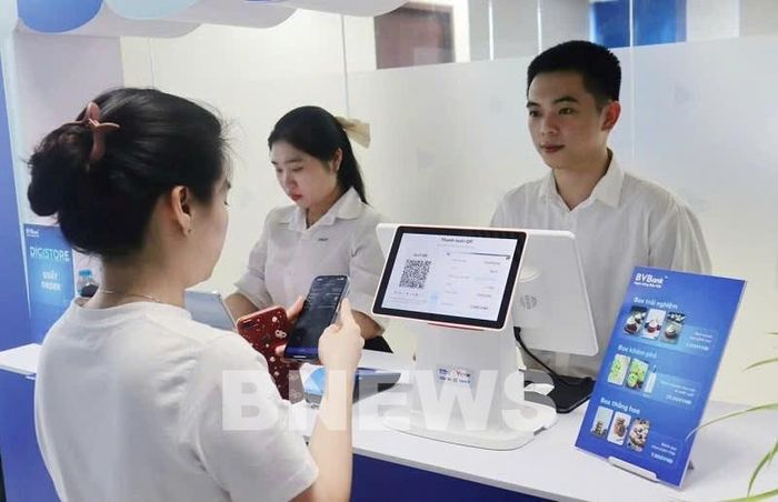 Hộ kinh doanh bắt nhịp chuyển đổi số cùng BVBank Digistore. Ảnh: Bnews phát