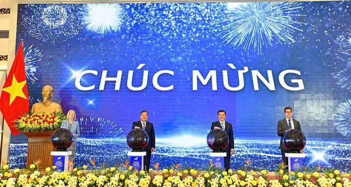 Phó Thủ tướng thường trực Phạm Gia Túc và đại diện các đơn vị ấn nút khai trương Trang thông tin điện tử FTA Index 2025 do Chính phủ Australia tài trợ. Ảnh: Bộ Công Thương