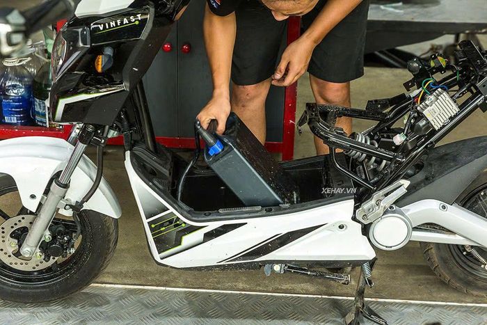 Nên kiểm tra bộ điều khiển, động cơ hoặc lốp xác định rõ nguyên nhân.