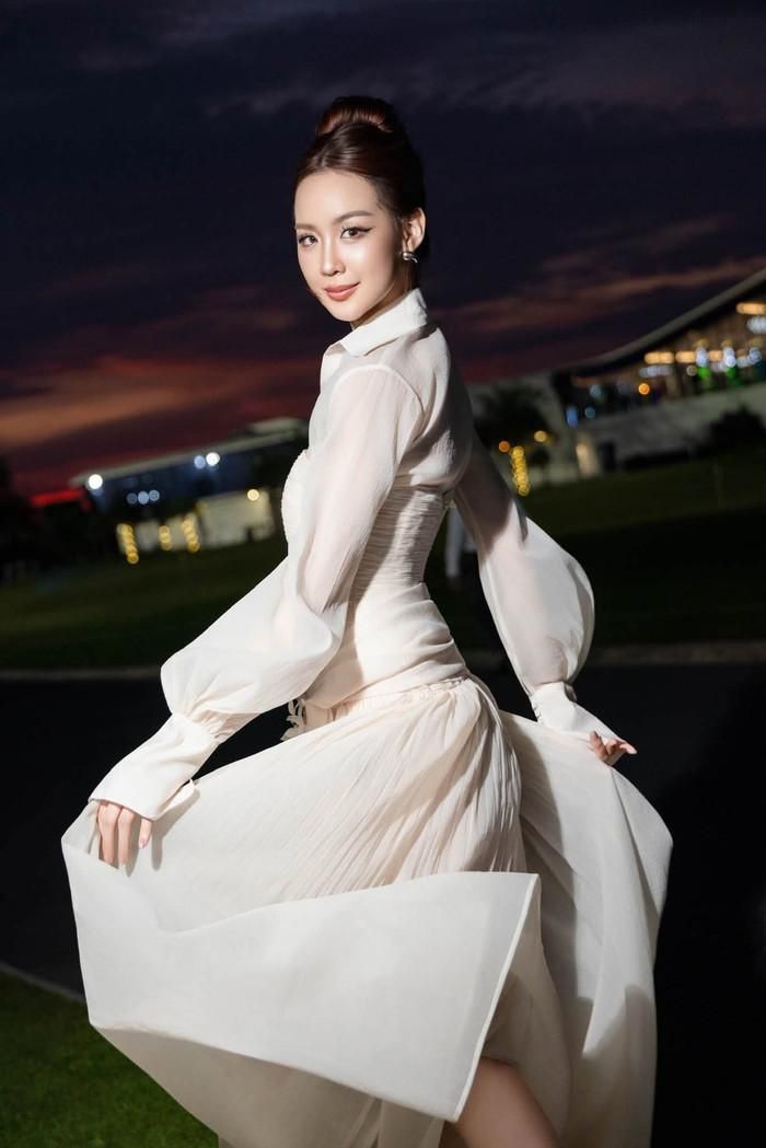 Dù thi ngay trên sân nhà nhưng Bảo Ngọc cũng đối diện tình thế khó khăn khi Miss World là cuộc thi nhan sắc uy tín, công tâm nhất nhì suốt nhiều năm qua.