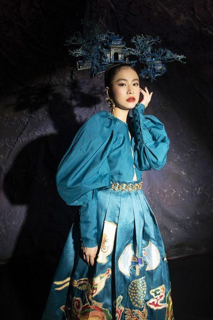 Nữ ca sĩ gặt hái nhiều thành tựu cả trong học vấn lẫn nghệ thuật.