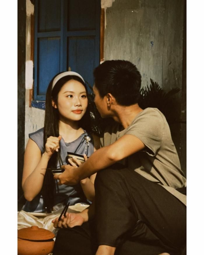 Những tương tác tự nhiên của Phương Mỹ Chi và Bảo Định phía sau hậu trường cũng góp phần khiến sản phẩm nhận được thêm sự quan tâm từ khán giả. (Ảnh: FBNV)