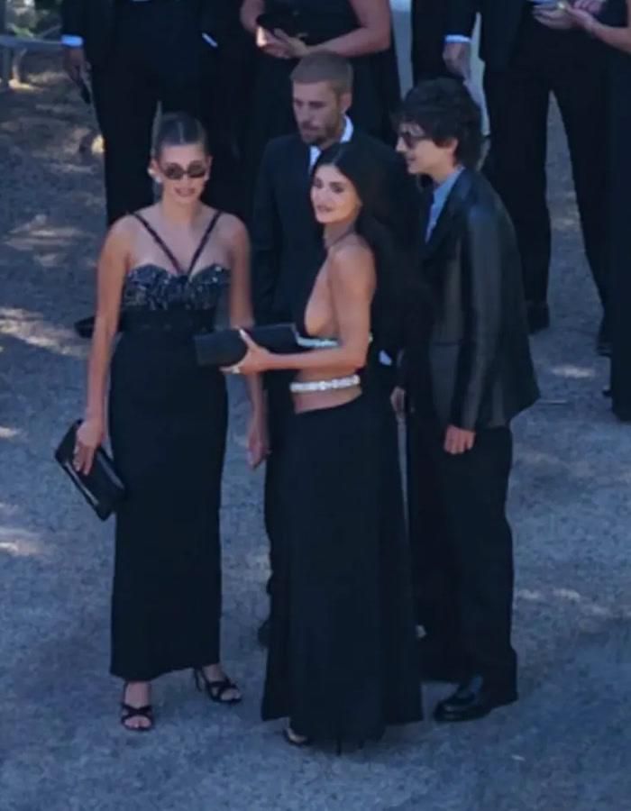 Kylie Jenner và Timothée Chalamet cũng dành thời gian giao lưu cùng vợ chồng Justin Bieber.