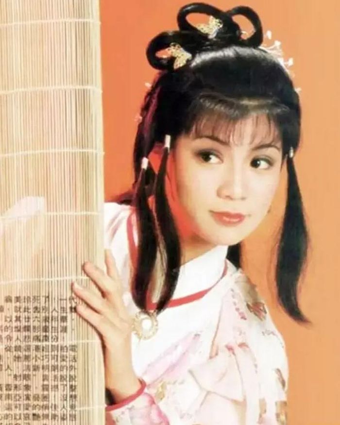 Hơn 40 năm sau ngày Anh hùng xạ điêu 1983 lên sóng, Hoàng Dung của Ông Mỹ Linh vẫn là hình tượng kinh điển và trở thành cái bóng lớn đối với nhiều phiên bản kế nhiệm. Ảnh: Sohu.