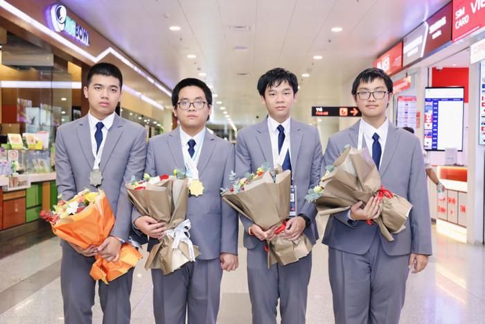 Cả 4 học sinh tham dự đều đoạt giải. Ảnh: Bộ GD&ĐT