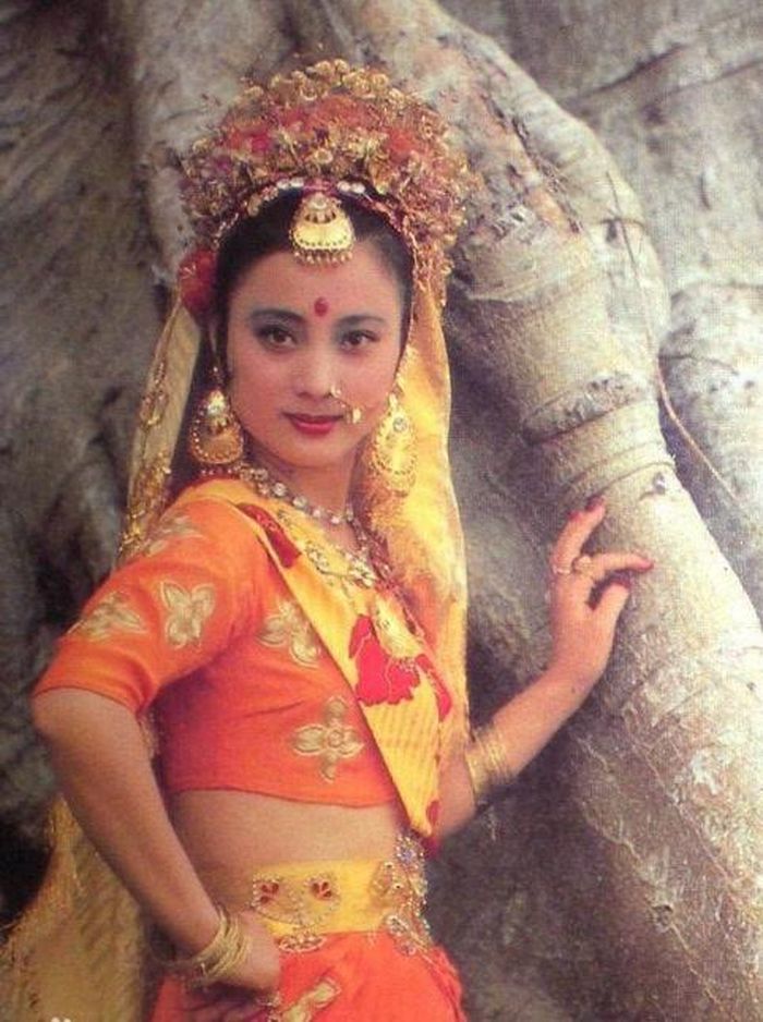 Lý Linh Ngọc nổi tiếng với vai "Tinh thỏ ngọc" trong "Tây du ký 1986".