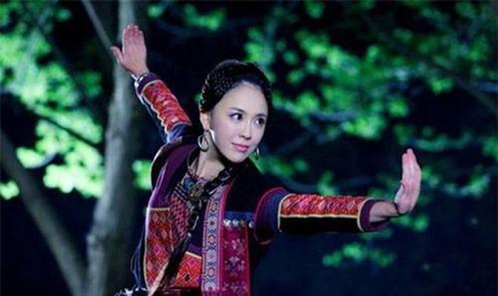 Lam Phượng Hoàng là giáo chủ Ngũ Độc Giáo.