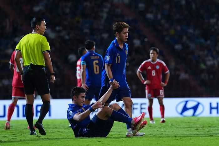 Tuyển Thái Lan vẫn giành quyền vào chung kết AFF Cup 2026, nhưng màn trình diễn trước Singapore khiến người hâm mộ xứ Chùa vàng không thể hài lòng. Ảnh: FAT