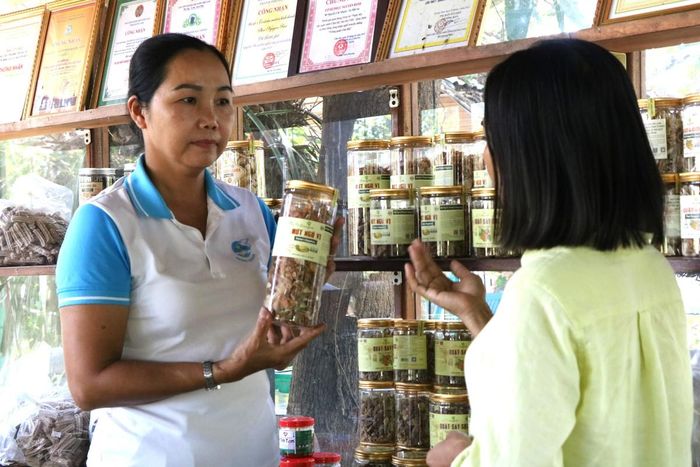 Hội LHPN phường Hội An Tây đồng hành cùng hội viên phát triển kinh tế từ các sản phẩm mang đậm bản sắc địa phương.