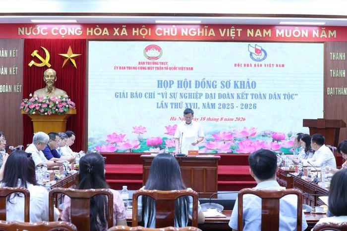 Các thành viên hội đồng sơ khảo tham dự cuộc họp