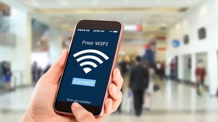 Kết nối mạng bên ngoài cũng tiềm ẩn nhiều rủi ro, đặc biệt khi sử dụng Wi-Fi công cộng
