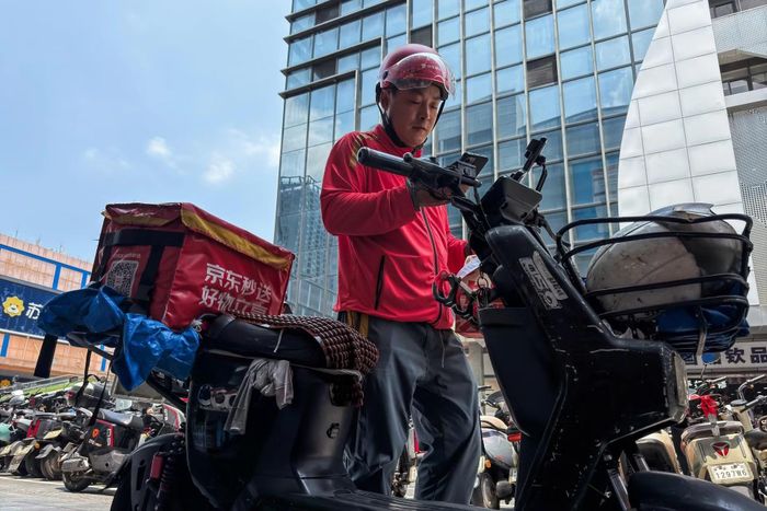Một tài xế giao hàng của JD.com