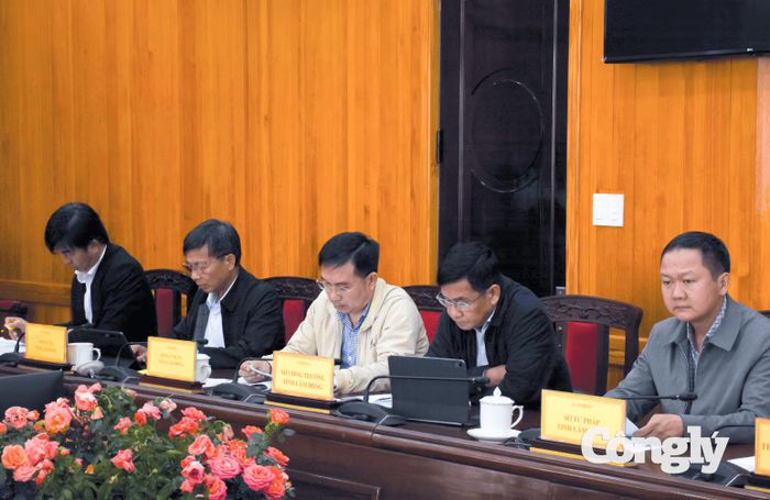 Đại diện các đơn vị tham dự cuộc họp.