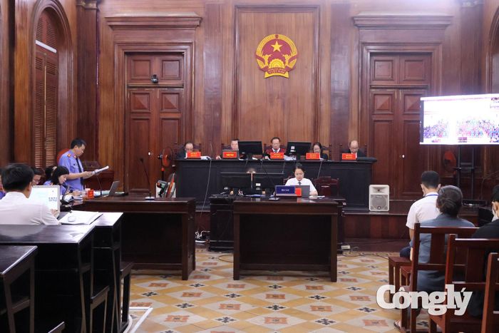 HĐXX TAND TP.HCM bắt đầu phần xét hỏi đối với các bị cáo thuộc vụ án thứ nhất.