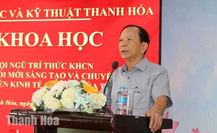 Chủ tịch Liên hiệp các Hội Khoa học và Kỹ thuật Thanh Hóa Nguyễn Văn Phát phát biểu tại hội thảo.