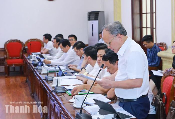 Giám đốc Sở Tài chính Lê Trọng Thụ trình bày tờ trình.