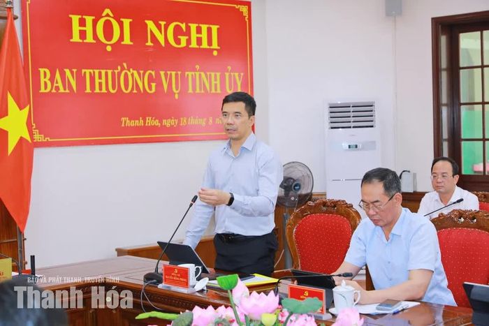 Phó Bí thư Thường trực Tỉnh ủy Nguyễn Hồng Phong phát biểu tại hội nghị.