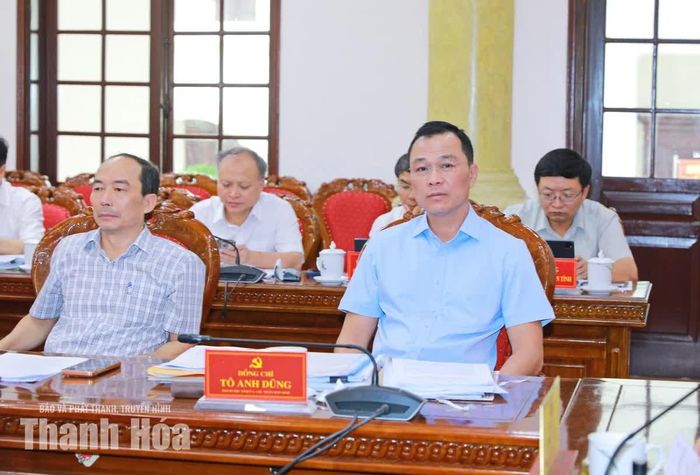 Chủ tịch UBND tỉnh Tô Anh Dũng và đại biểu dự hội nghị.