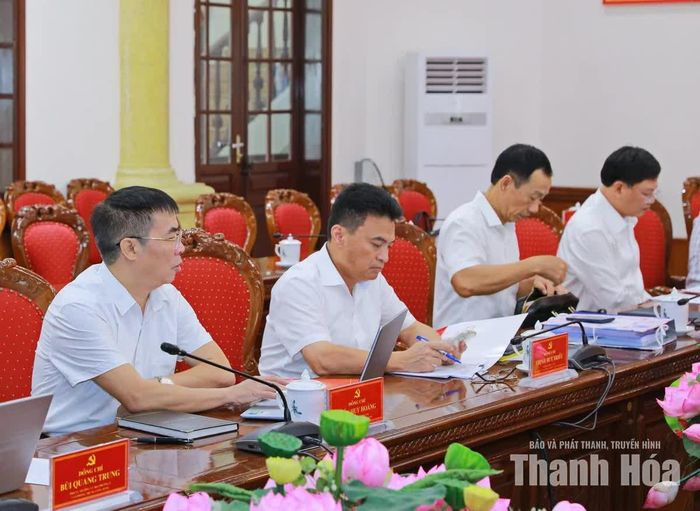 Các đồng chí Ủy viên Ban Thường vụ Tỉnh ủy dự hội nghị.