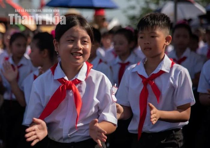 Nụ cười hồn nhiên, tự tin của đội viên nhí.
