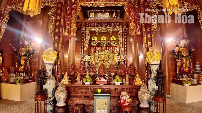 Hình ảnh Chính điện của chùa.