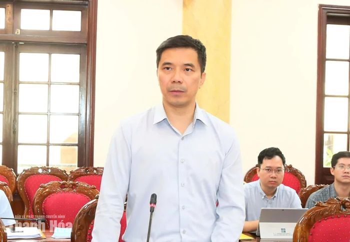 Phó Bí thư Thường trực Tỉnh ủy Nguyễn Hồng Phong phát biểu tại buổi làm việc.