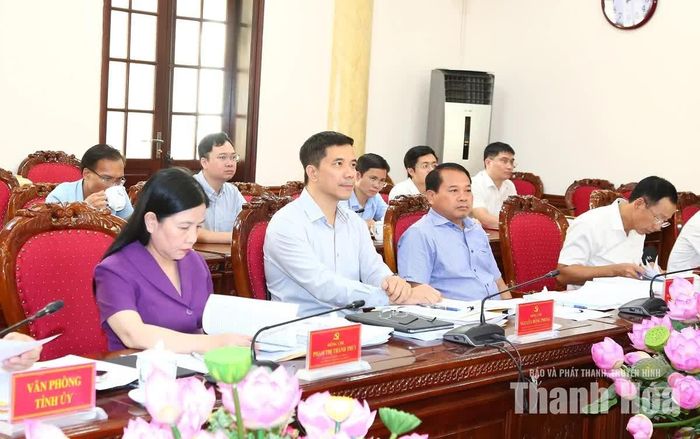 Các đại biểu dự buổi làm việc.