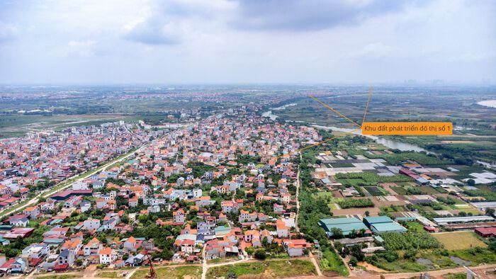 Tháng 5/2026, HĐND TP Hà Nội đã thông qua Nghị quyết quyết định chủ trương đầu tư Dự án đầu tư Trục đại lộ cảnh quan sông Hồng với tổng mức đầu tư gần 737.000 tỷ đồng theo hình thức PPP,  loại hợp đồng Xây dựng - Chuyển giao (BT). Liên danh nhà đầu tư là CTCP Đầu tư Địa ốc Đại Quang Minh - CTCP Tập đoàn Trường Hải - CTCP Tập đoàn Hòa Phát. (Trong ảnh là toàn cảnh Khu đất phát triển đô thị số 1 nhìn từ Vành đai 4 đang xây).