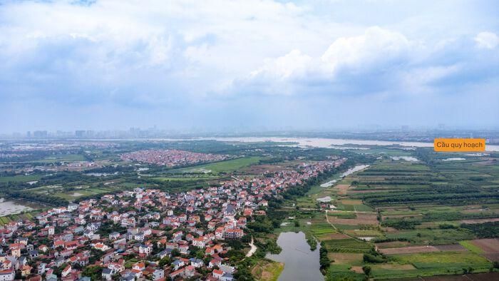 Về quy hoạch, ngoài tuyến đường Vành đai 4 đang được thi công qua phía tây của khu đất, nằm tại vị trí bến phà Liên Hà dự kiến sẽ có thêm một cây cầu mới.