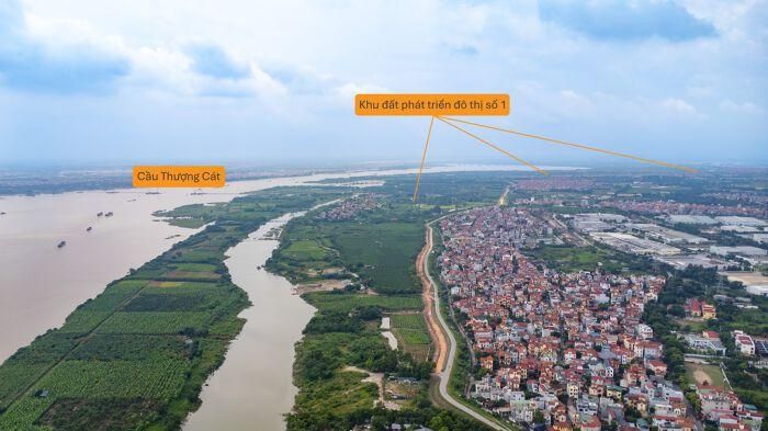 Toàn cảnh Khu đất phát triển đô thị số 1 và cầu Thượng Cát đang xây nhìn từ khu vực cầu Thăng Long.