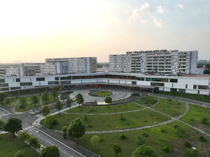 Bệnh viện Hữu nghị Việt Đức cơ sở Ninh Bình kế cận đô thị Sun Urban City. Ảnh: Ánh Dương.