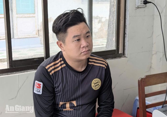 Bị can Lê Tiến tại cơ quan công an.