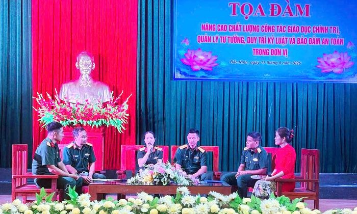 Đại biểu tham gia tọa đàm. 