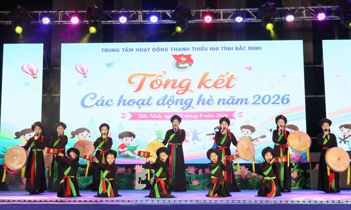  Tiết mục văn nghệ do thanh, thiếu nhi sinh hoạt tại Trung tâm biểu diễn. 