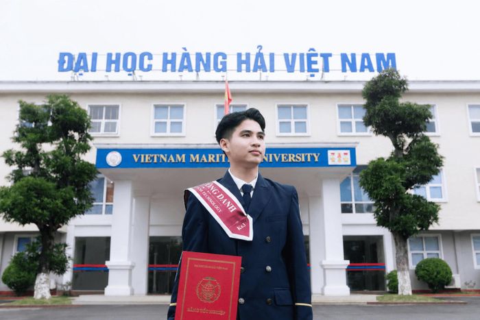 Thủ khoa Đinh Công Danh chia sẻ mong muốn trở về quê hương đóng góp cho bản cao. Ảnh do nhân vật cung cấp
