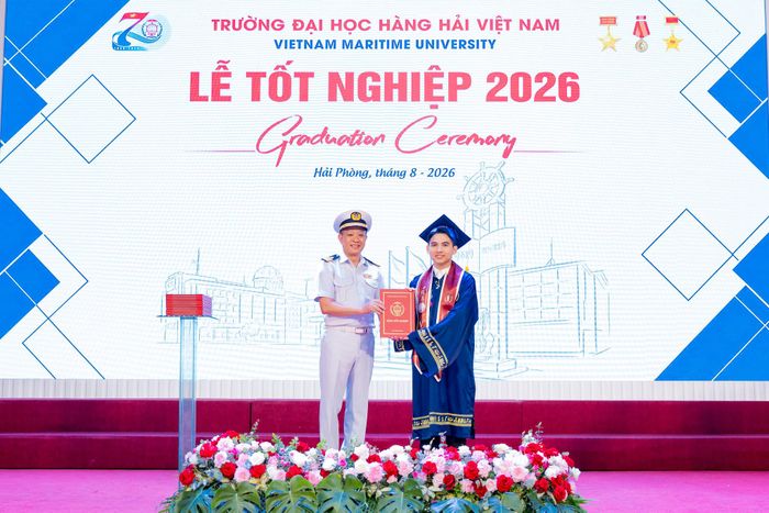 Sau 4 năm, Danh tốt nghiệp với GPA 3,91/4,0 và trở thành thủ khoa đầu ra chuyên ngành Công nghệ Thông tin của Trường Đại học Hàng hải Việt Nam. Ảnh do nhân vật cung cấp