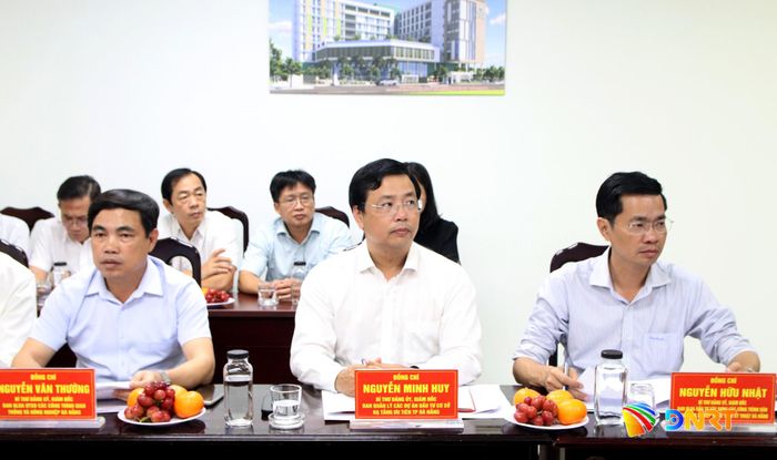 Đại diện đảng ủy các ban quản lý dự án trực thuộc UBND thành phố dự buổi công bố. Ảnh: TRỌNG HUY