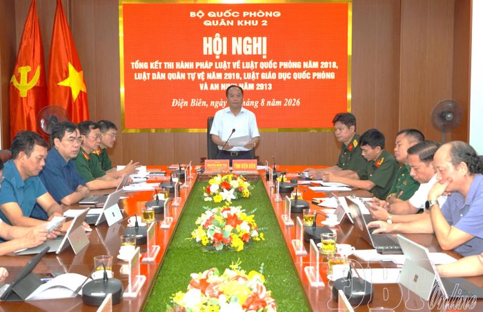 Phó Chủ tịch UBND tỉnh Nguyễn Minh Phú phát biểu tại hội nghị.