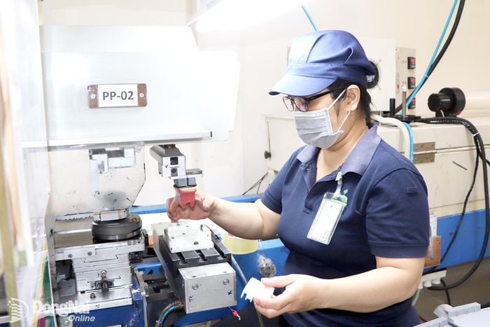 Sản xuất sản phẩm nhựa tại Công ty TNHH TS Molymer Việt Nam.