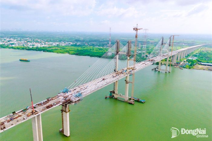 Cầu Phước Khánh trên cao tốc Bến Lức - Long Thành đã được hợp long vào tháng 7-2026. Ảnh: Phạm Tùng