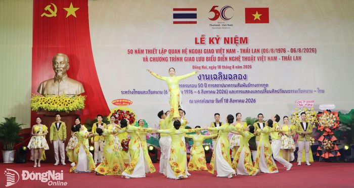 Tiết mục biểu diễn của Nhà hát Nghệ thuật Đồng Nai. Ảnh: Ngọc Liên