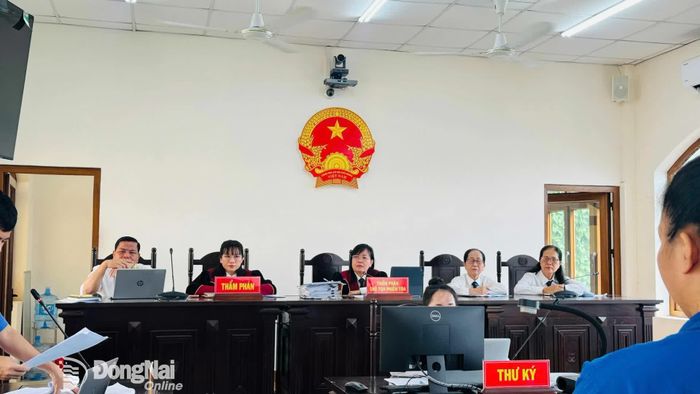 Hội đồng tham gia xét xử các bị cáo. Ảnh: Tố Tâm