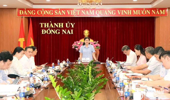 Ủy viên Trung ương Đảng, Phó Bí thư Thường trực Thành ủy, Chủ tịch HĐND thành phố Tôn Ngọc Hạnh chỉ đạo tại buổi làm việc. Ảnh: Ngọc Liên