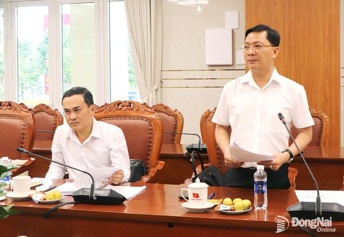 Ủy viên Ban Thường vụ Thành ủy, Phó Chủ tịch Thường trực Ủy ban MTTQ Việt Nam thành phố Hà Anh Dũng phát biểu ý kiến. Ảnh: Ngọc Liên
