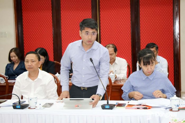 Phó Giám đốc Sở Tài chính Phạm Tuấn Anh phát biểu tại cuộc họp. Ảnh: Hải Quân