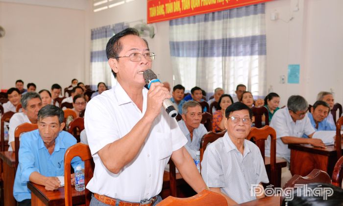 Cử tri phường Nhị Quý phát biểu ý kiến.