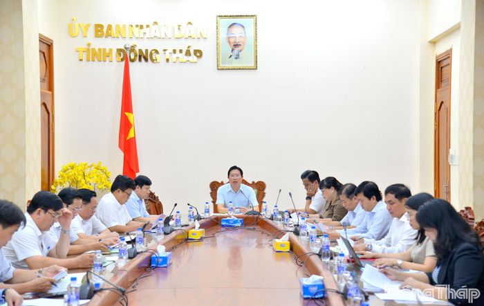 Quang cảnh cuộc họp.